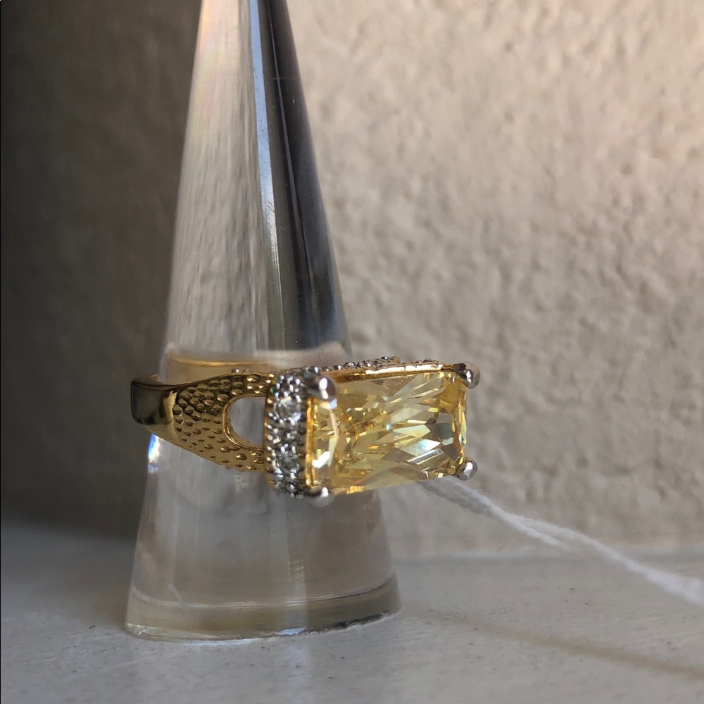 Elegant Gold and Yellow Gemstone Ring